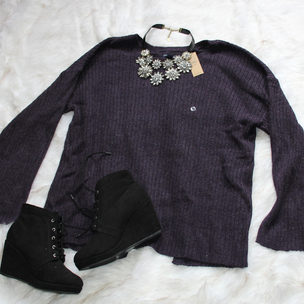 American Eagle open back bell sleeve sweater NWT